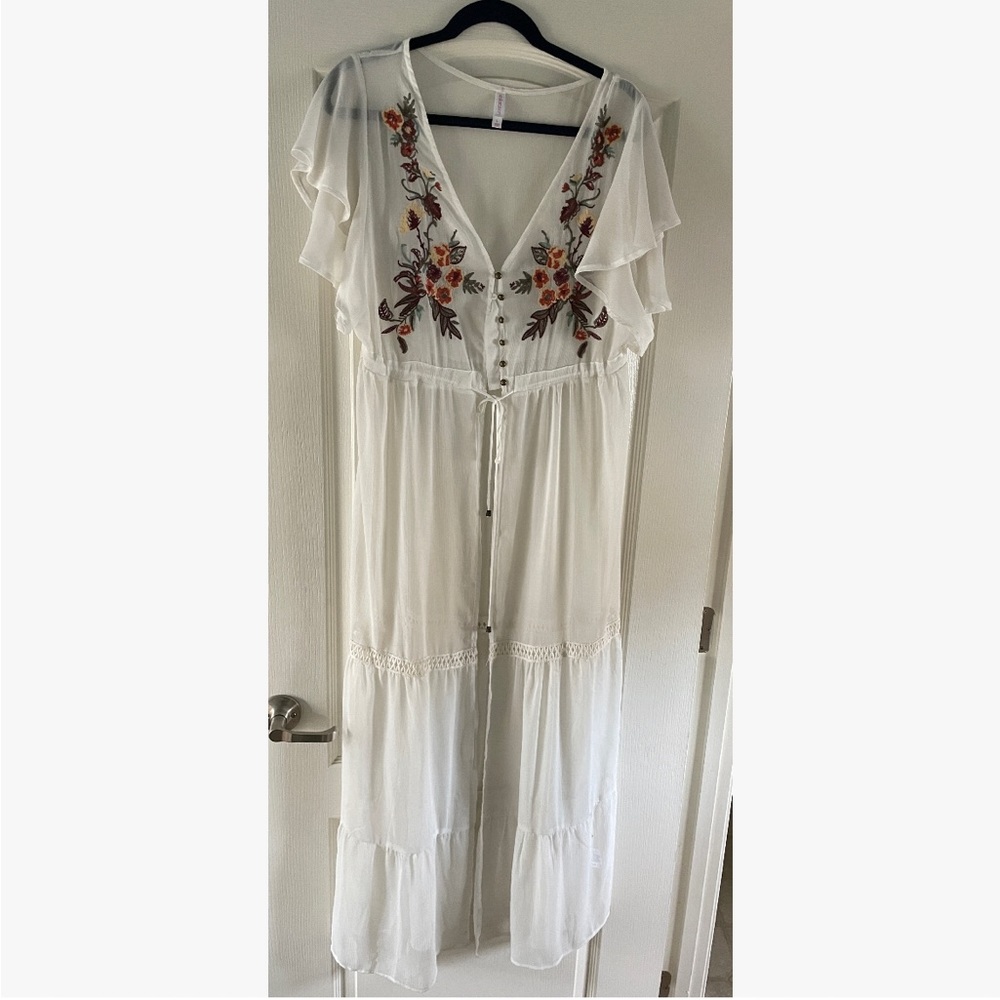 Flowy, Bohemian Embroidered Floral Duster, Xhilaration size L - never worn!